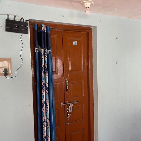 Anbu Ramana Guest House Tiruvannamalai Bagian luar foto